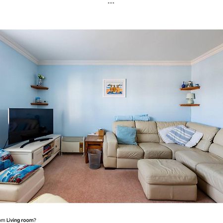 2 bedrooms apartment with free parking Lancing Buitenkant foto
